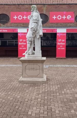 Outside Undercover - Tote